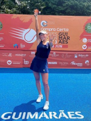 Gabriela Knutson ITF title