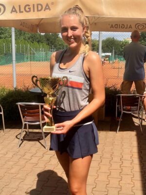 Gabriela Knutson tennis champion