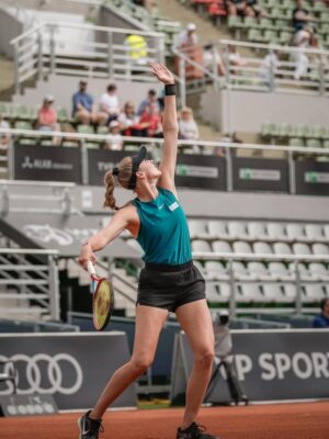 Martyna Kubka tennis serve